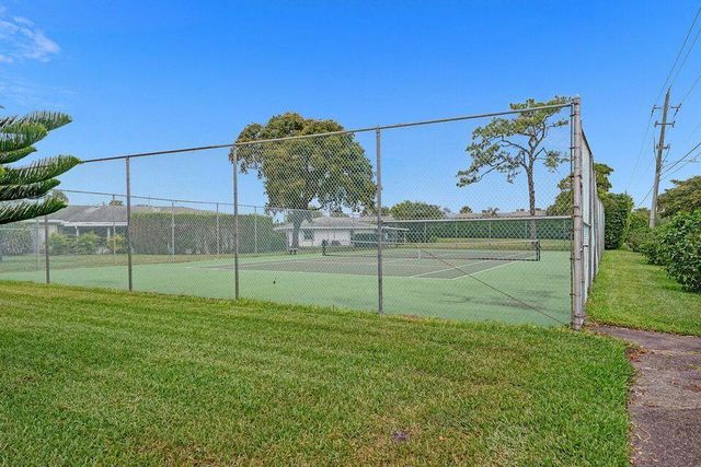 2820 SW 13th Street 101, Delray Beach, FL 33445