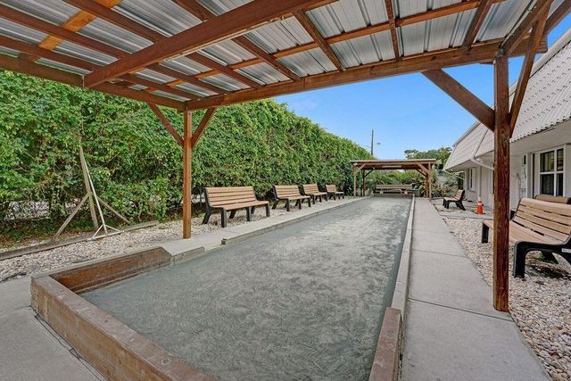2820 SW 13th Street 101, Delray Beach, FL 33445
