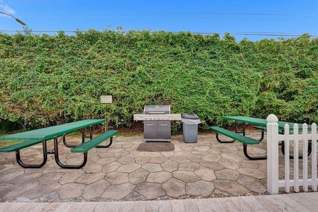 2820 SW 13th Street 101, Delray Beach, FL 33445