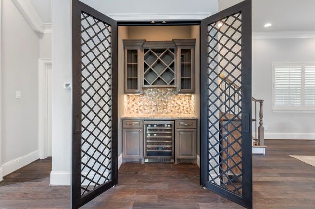 109 Mcgoey Circle, Shenandoah, TX 77384