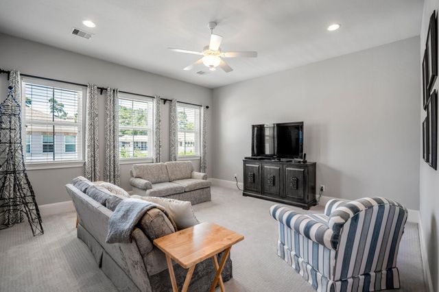 109 Mcgoey Circle, Shenandoah, TX 77384