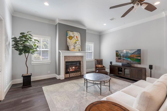 109 Mcgoey Circle, Shenandoah, TX 77384