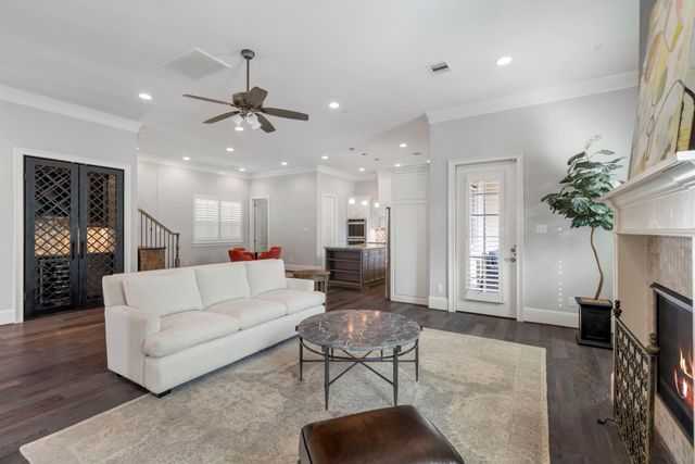 109 Mcgoey Circle, Shenandoah, TX 77384