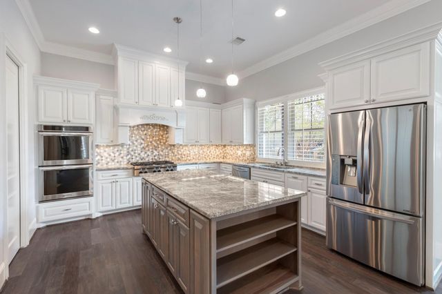 109 Mcgoey Circle, Shenandoah, TX 77384