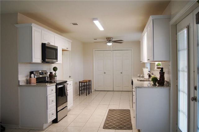 2201 Highcrest Drive, Bedford, TX 76022