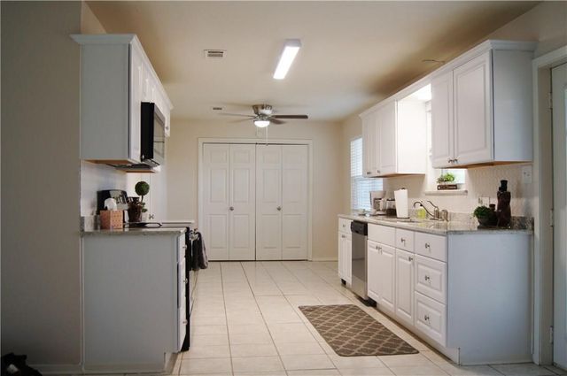 2201 Highcrest Drive, Bedford, TX 76022