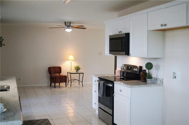 2201 Highcrest Drive, Bedford, TX 76022