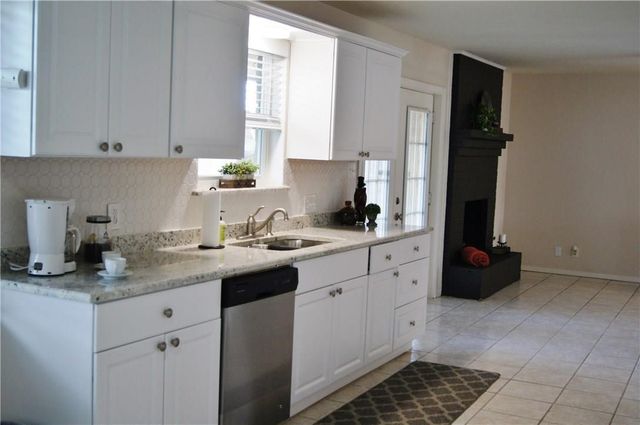 2201 Highcrest Drive, Bedford, TX 76022