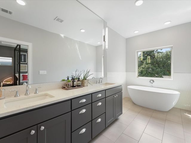 5204 Amber Sunrise Drive, Houston, TX 77018