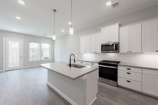 5204 Amber Sunrise Drive, Houston, TX 77018