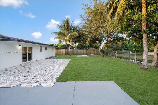 368 SW 64th Ter, Margate, FL 33068