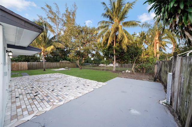 368 SW 64th Ter, Margate, FL 33068