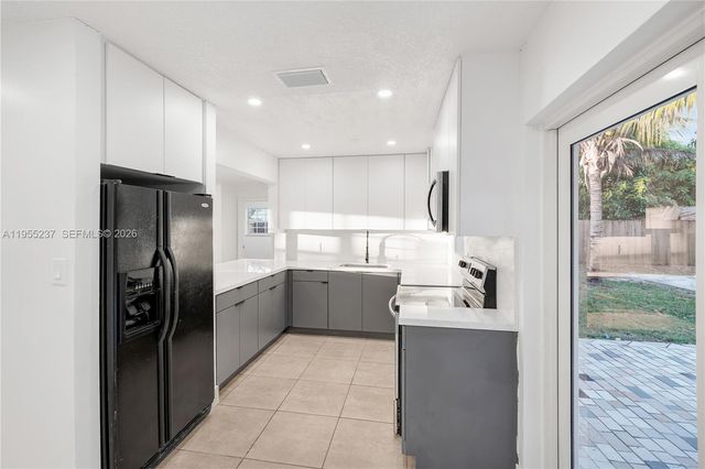 368 SW 64th Ter, Margate, FL 33068