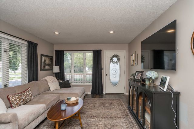 3306 50th Street, Des Moines, IA 50310