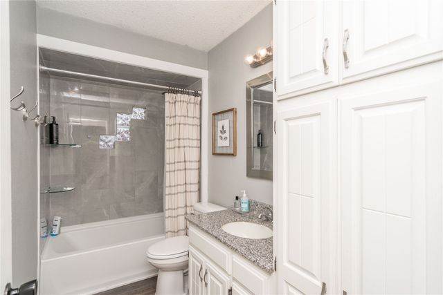 3306 50th Street, Des Moines, IA 50310