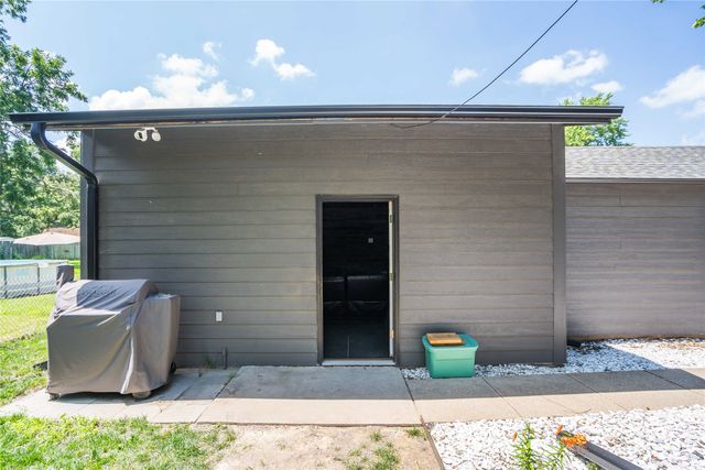 3306 50th Street, Des Moines, IA 50310