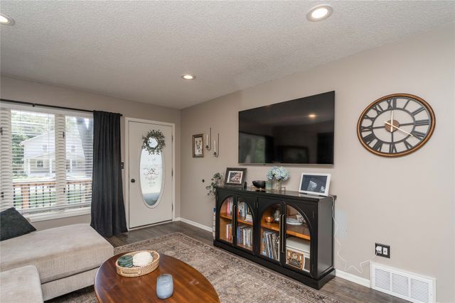 3306 50th Street, Des Moines, IA 50310