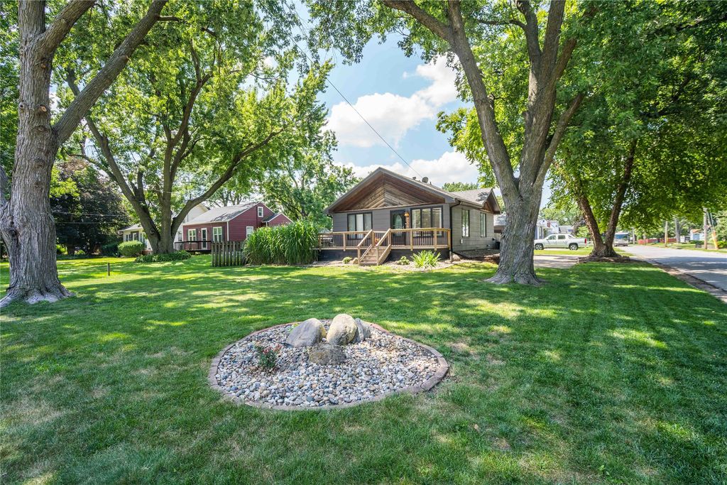 3306 50th Street, Des Moines, IA 50310