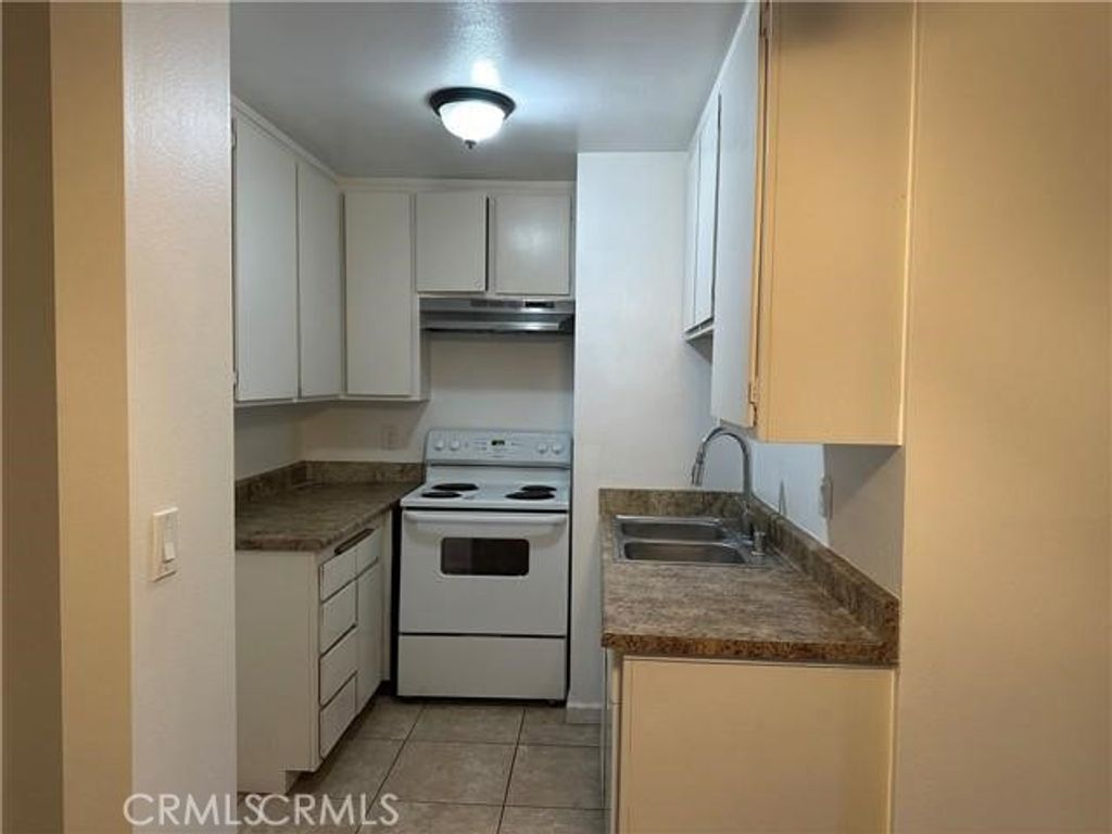 Image 2 of property listing at 3565 Linden Avenue, Long Beach, CA 90807