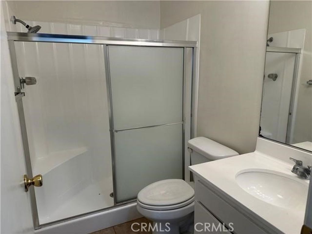 Image 5 of property listing at 3565 Linden Avenue, Long Beach, CA 90807