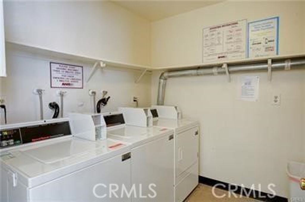 Image 9 of property listing at 3565 Linden Avenue, Long Beach, CA 90807