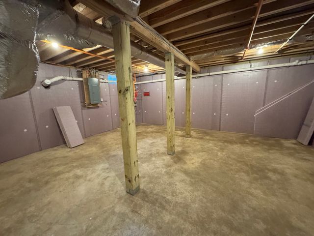 69 Bowen 2, Newton, MA 02459