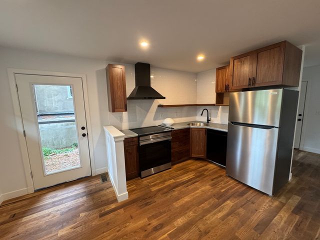 69 Bowen 2, Newton, MA 02459