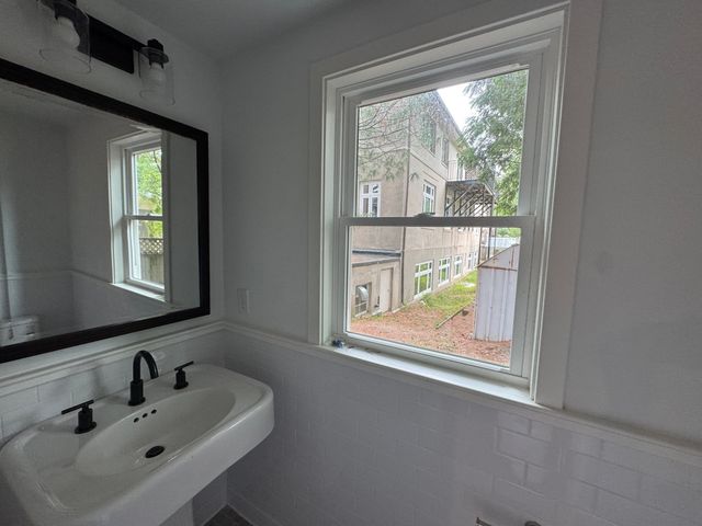 69 Bowen 2, Newton, MA 02459
