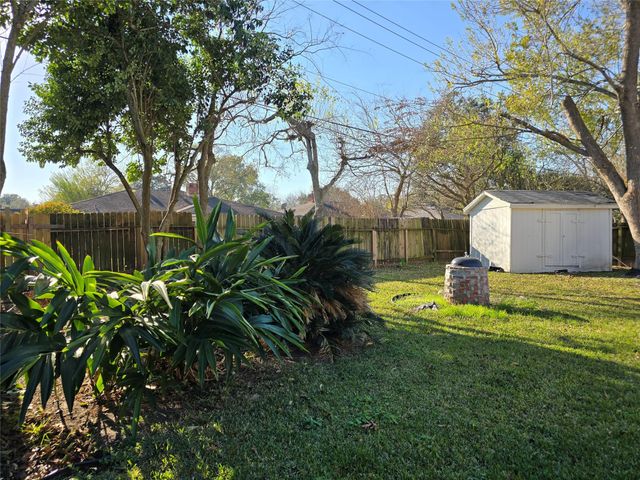 16726 David Glen Drive, Friendswood, TX 77546