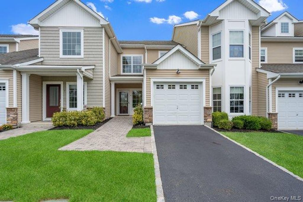 11 Halley Drive, Blue Point, NY 11772 — exterior