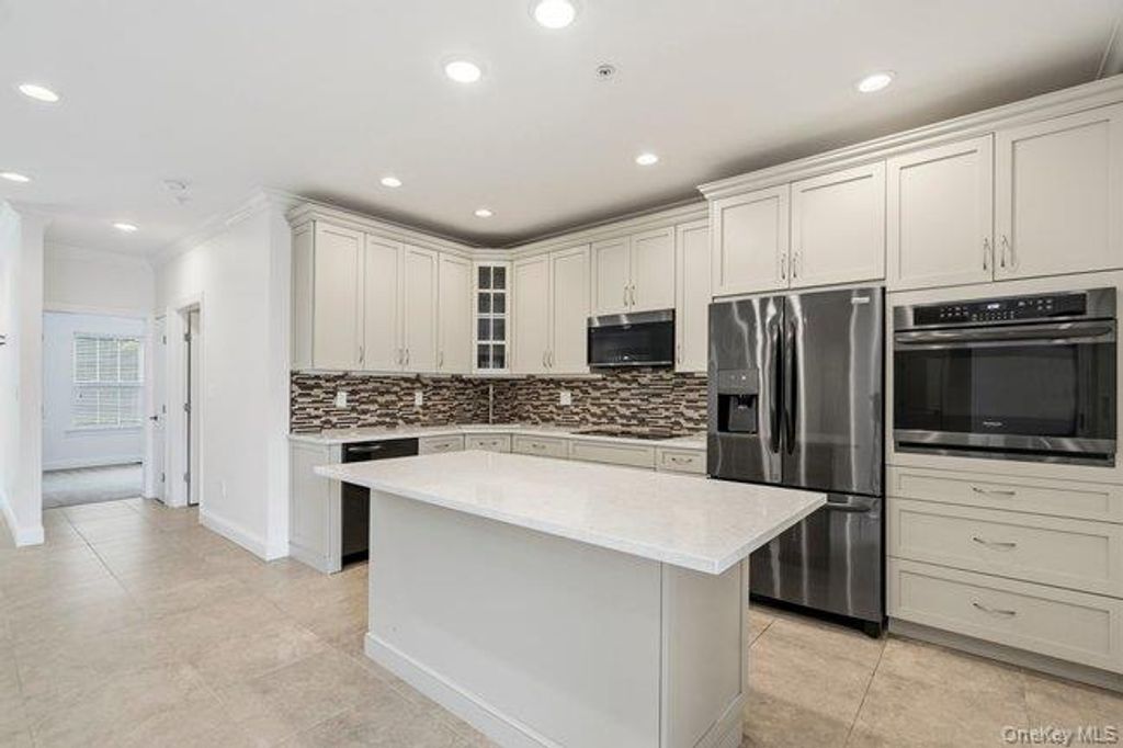 11 Halley Drive, Blue Point, NY 11772 — photo 5