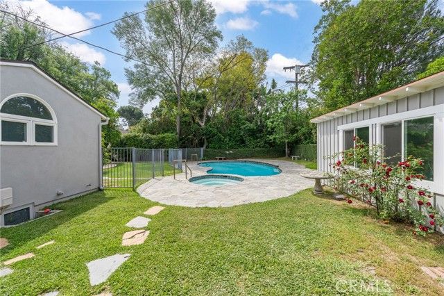 5857 Nagle, Sherman Oaks, CA 91401