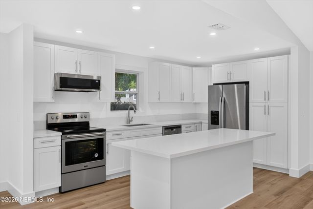 8453 BOYSENBERRY Lane W, Jacksonville, FL 32244
