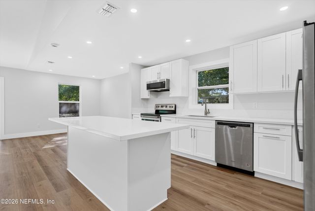 8453 BOYSENBERRY Lane W, Jacksonville, FL 32244