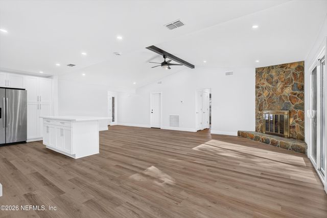 8453 BOYSENBERRY Lane W, Jacksonville, FL 32244