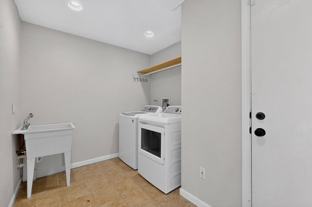 6908 Lamar Avenue NW, Albuquerque, NM 87120