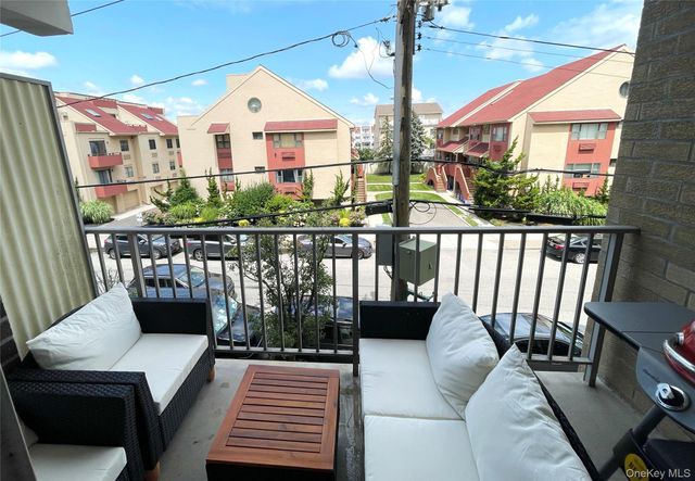 650 Shore Road 2N 3rd flr, Long Beach, NY 11561