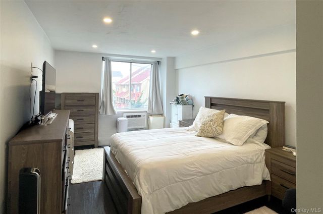 650 Shore Road 2N 3rd flr, Long Beach, NY 11561