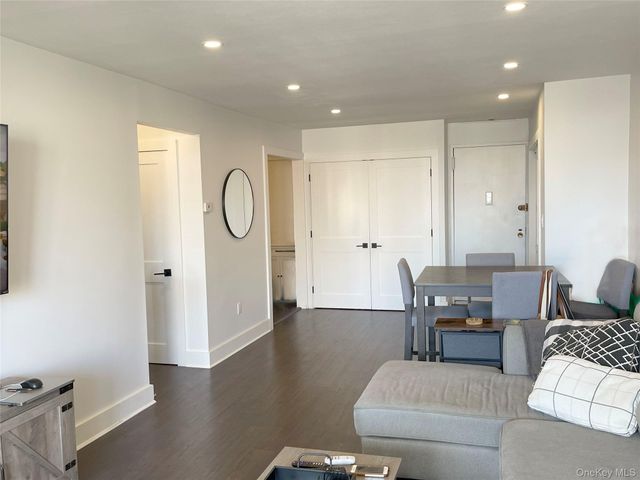 650 Shore Road 2N 3rd flr, Long Beach, NY 11561