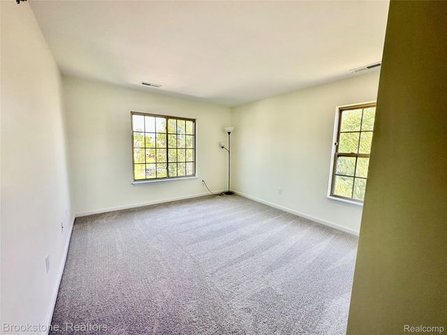 14301 Pinehurst Lane, Grand Blanc, MI 48439