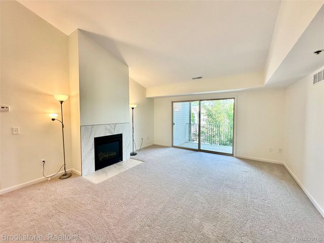 14301 Pinehurst Lane, Grand Blanc, MI 48439