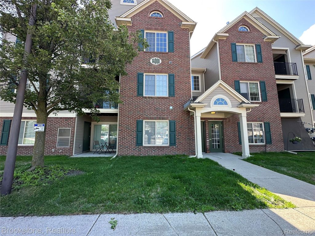 14301 Pinehurst Lane, Grand Blanc, MI 48439