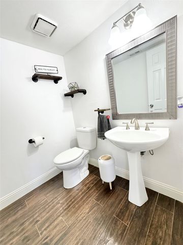 213 Cimarron Trail 1, Irving, TX 75063