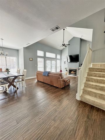 213 Cimarron Trail 1, Irving, TX 75063