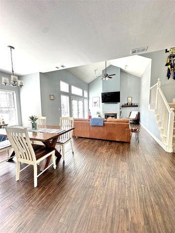 213 Cimarron Trail 1, Irving, TX 75063