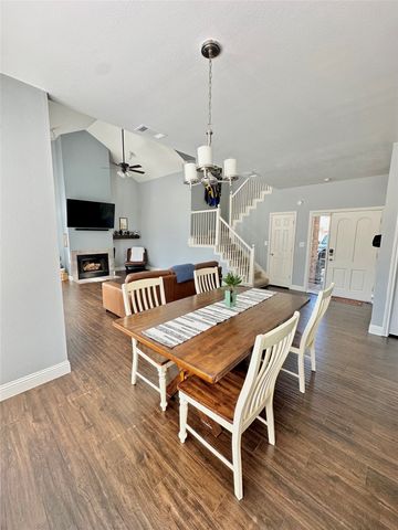 213 Cimarron Trail 1, Irving, TX 75063