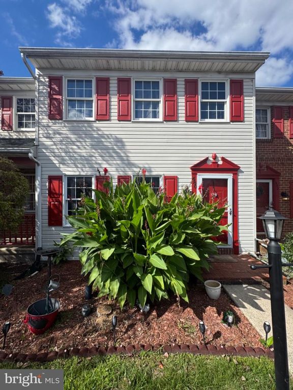 680 ROBIN HILL CIR, York, PA 17404