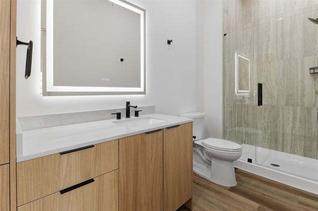 5614 Larkin B, Houston, TX 77007