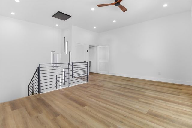 5614 Larkin B, Houston, TX 77007