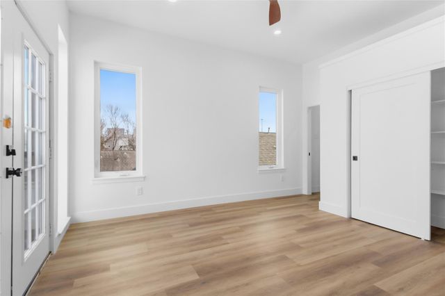 5614 Larkin B, Houston, TX 77007